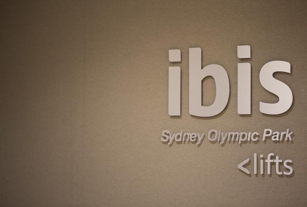Отель Ibis Sydney Olympic Park Экстерьер фото