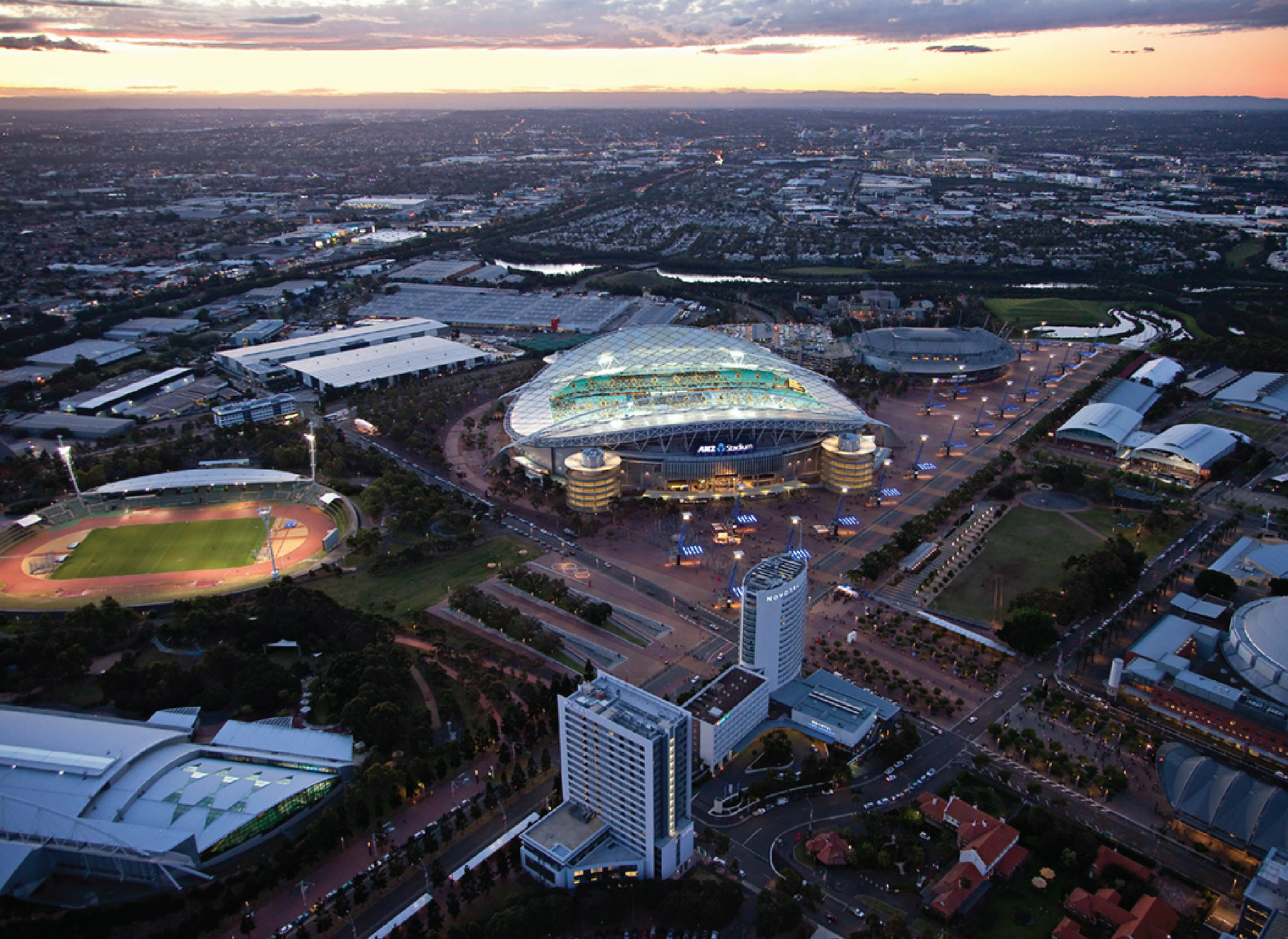 Отель Ibis Sydney Olympic Park Экстерьер фото